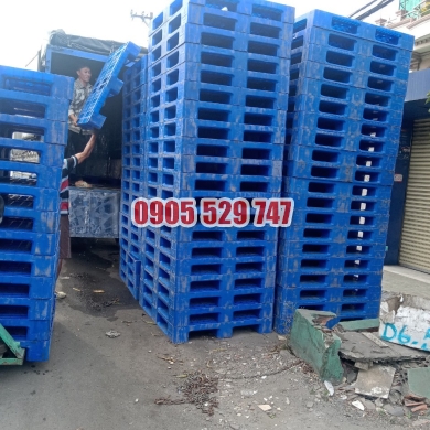 Pallet nhựa xanh dương 
