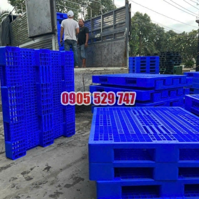 Pallet nhựa ở dĩ an