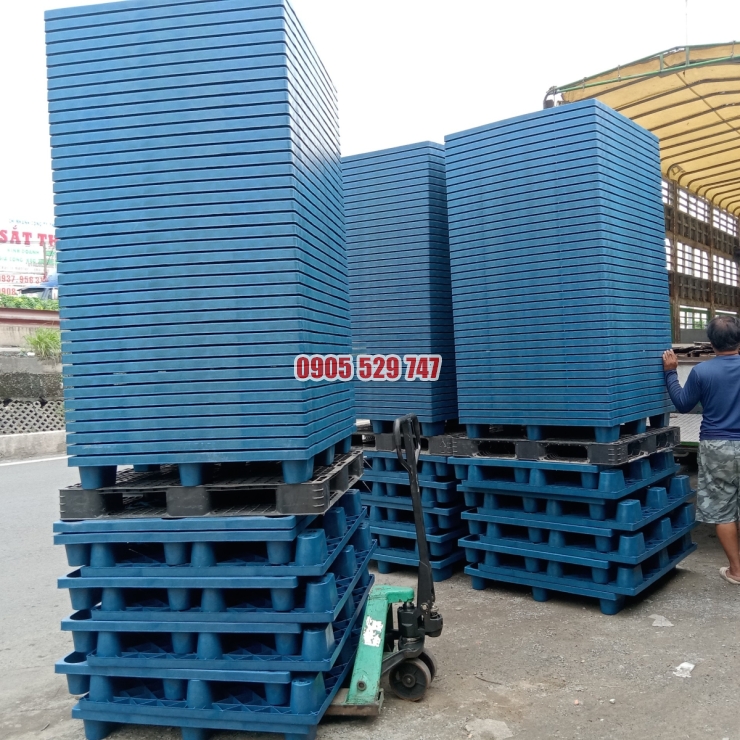 Pallet nhựa cũ 2
