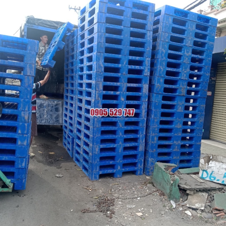 Pallet nhựa xanh dương 