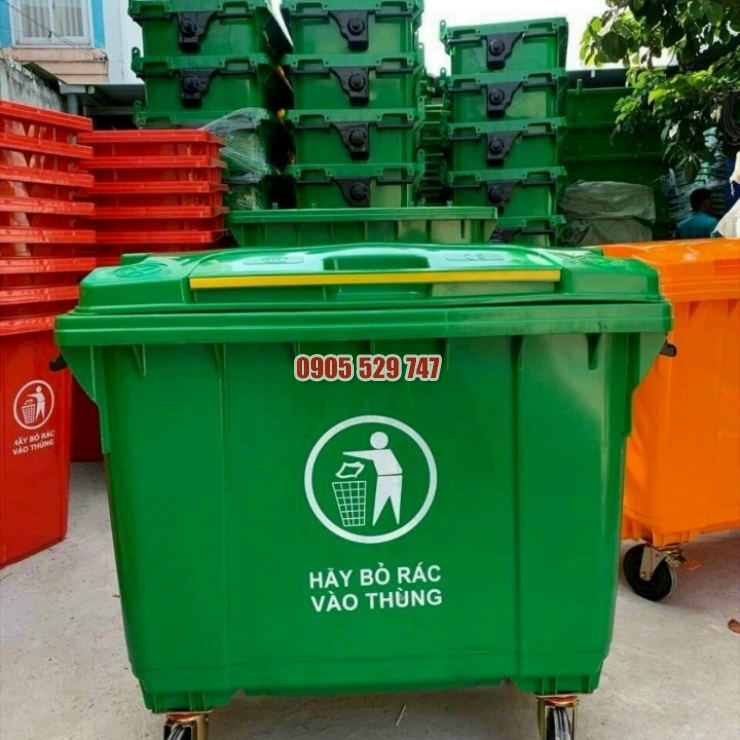 Thùng rác nhựa mới