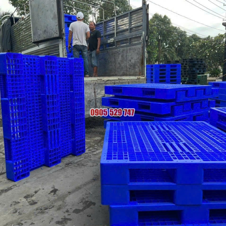 Pallet nhựa ở dĩ an